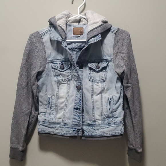 American Eagle Jean jacket with hoodie - Picture 1 of 5